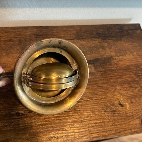 Vintage brass ash tray - Picture 7 of 9